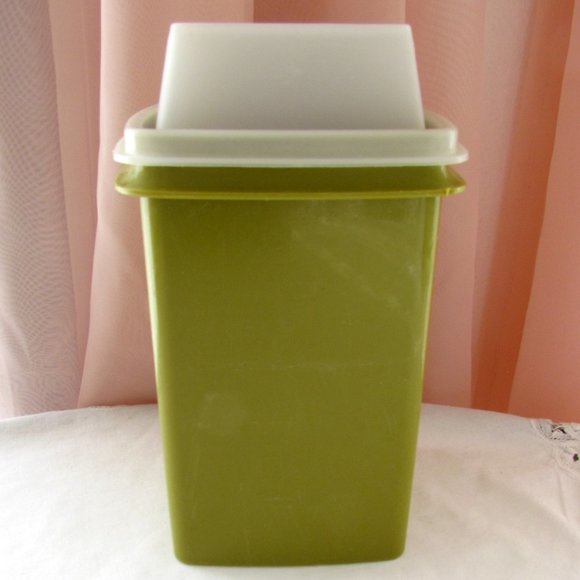 TUPPERWARE PICKLE KEEPER, PULL-UP STRAINER, EASY ACCESS, EUC GREEN VINTAGE, EUC - Picture 3 of 5